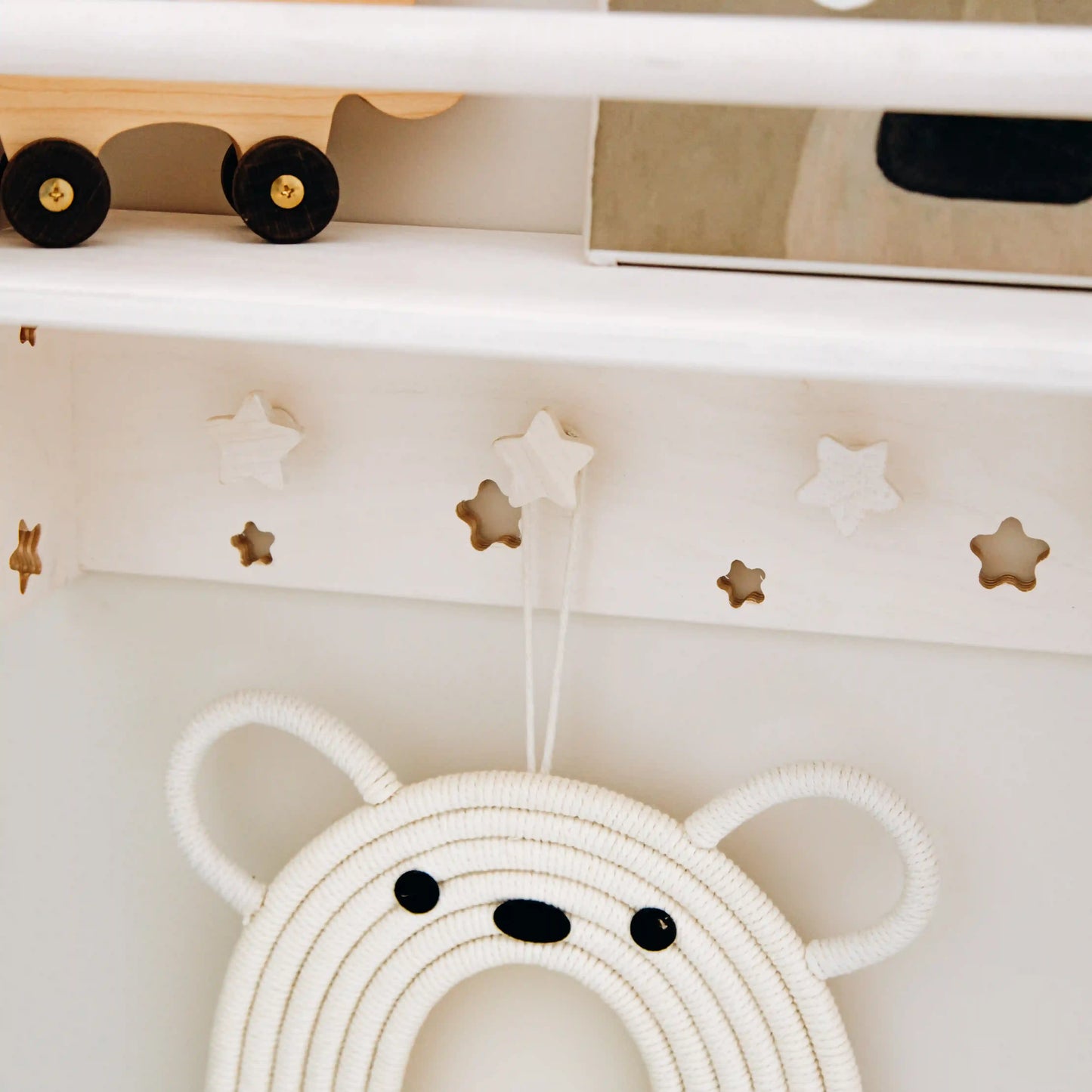 Montessori Floating Nursery Shelf with Hooks – Natural Wood Wall-Mounted Book & Toy Organizer for Kids Room