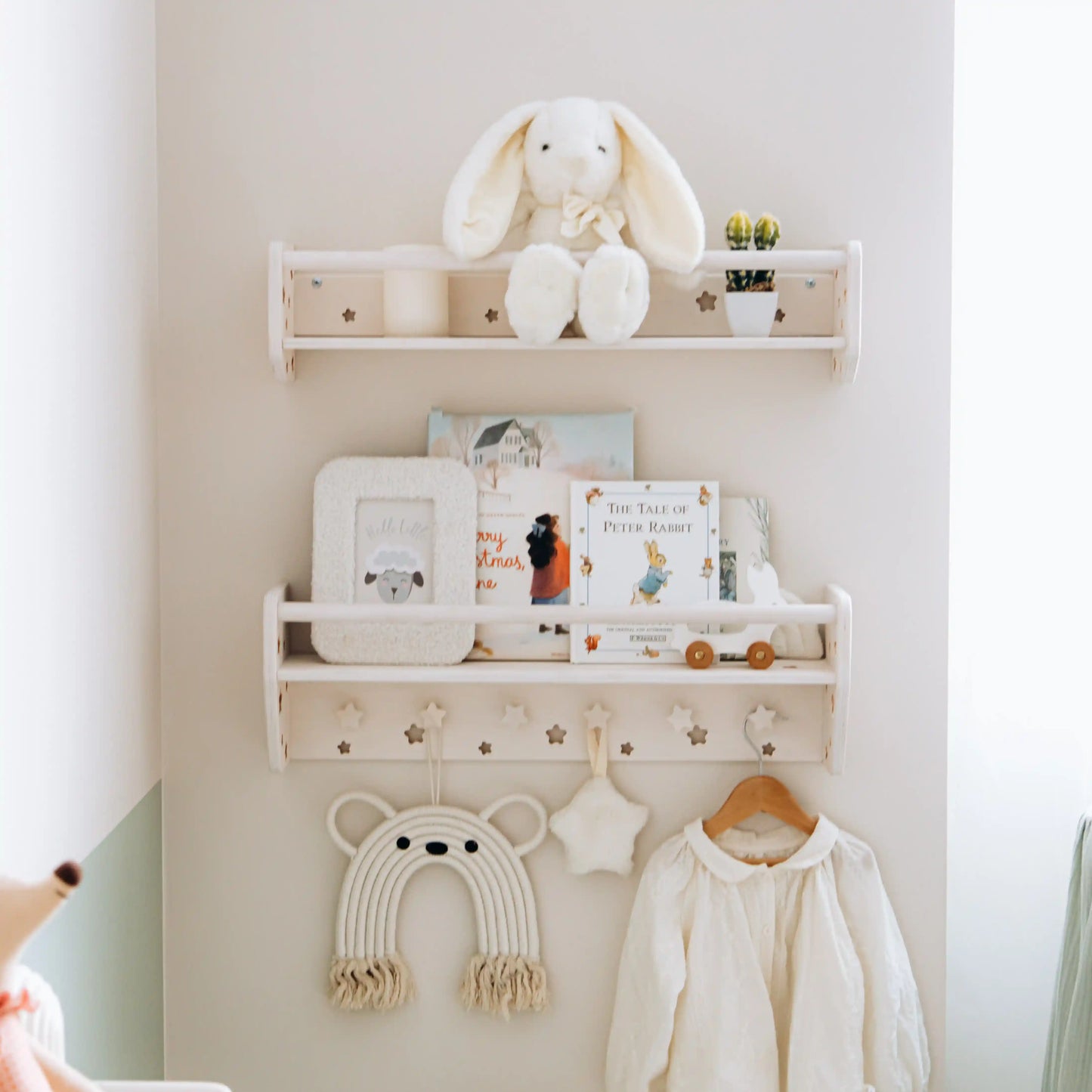 Montessori Floating Nursery Shelf with Hooks – Natural Wood Wall-Mounted Book & Toy Organizer for Kids Room
